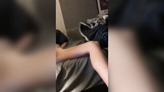 Mum fingerbangs her pussy before sex