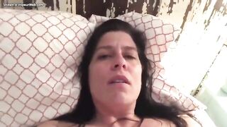 BBW milf fucks herself to orgasm in solo