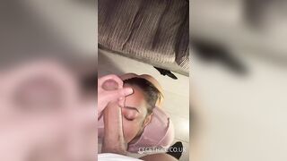 Ebony teen gives sexy blowjob