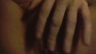 Pussy fingering babe solo