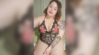 Chunky babe and sex toy squirting