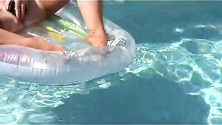 squirting in pool